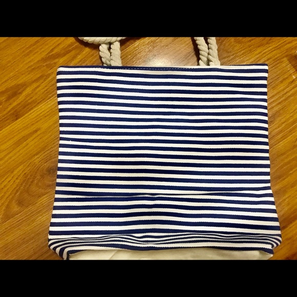 High-quality lined canvas tote with rope handles. - Picture 3 of 6